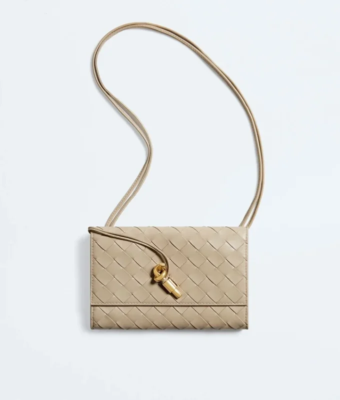 Andiamo Pouch with strap