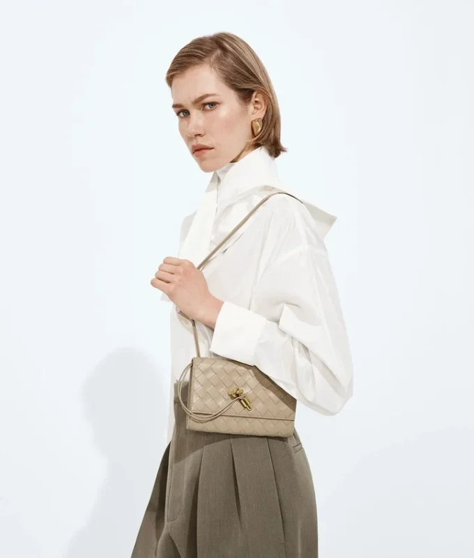 Andiamo Pouch with strap