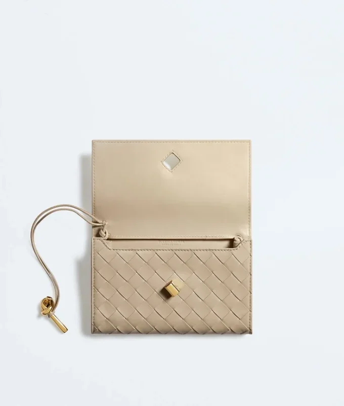 Andiamo Pouch with strap
