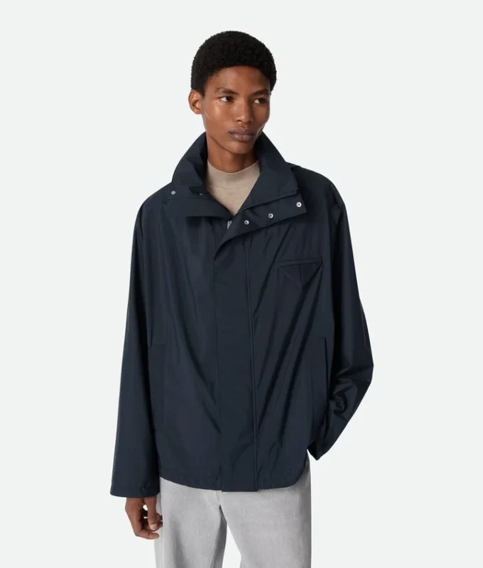 Blouson à capuche en nylon compactable