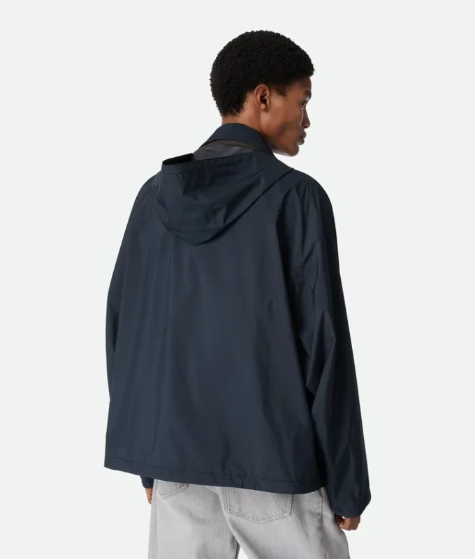 Blouson à capuche en nylon compactable