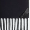 Écharpe en cachemire avec empiècement en cuir Écharpe en cachemire avec empiècement en cuir
