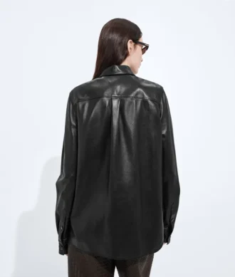 Chemise en cuir semi-brillant