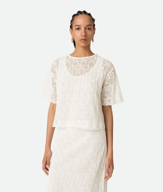 Haut en dentelle de coton et de soie