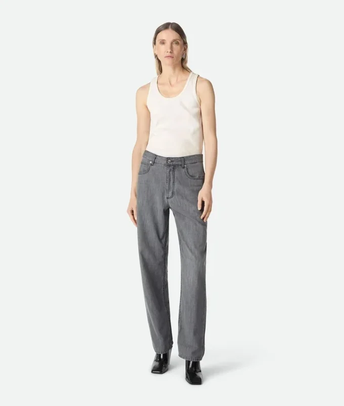 Jean en denim noir Jean en denim noir