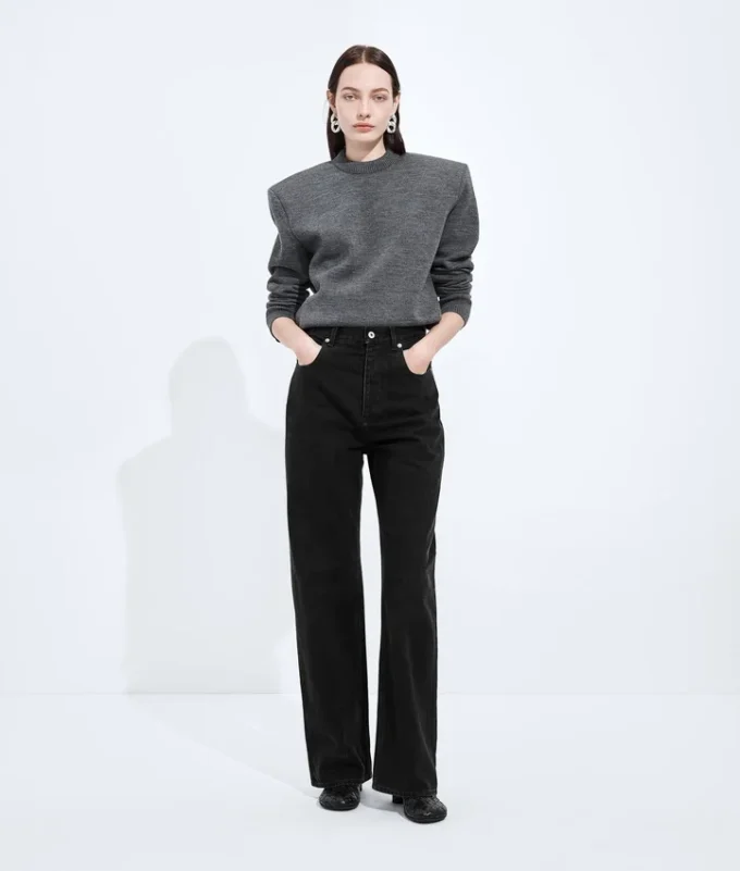 Jean noir délavé à jambes larges