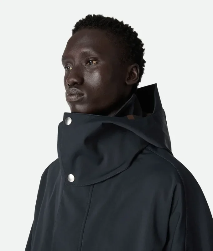 Parka à capuche en laine technique contrecollée Parka à capuche en laine technique contrecollée