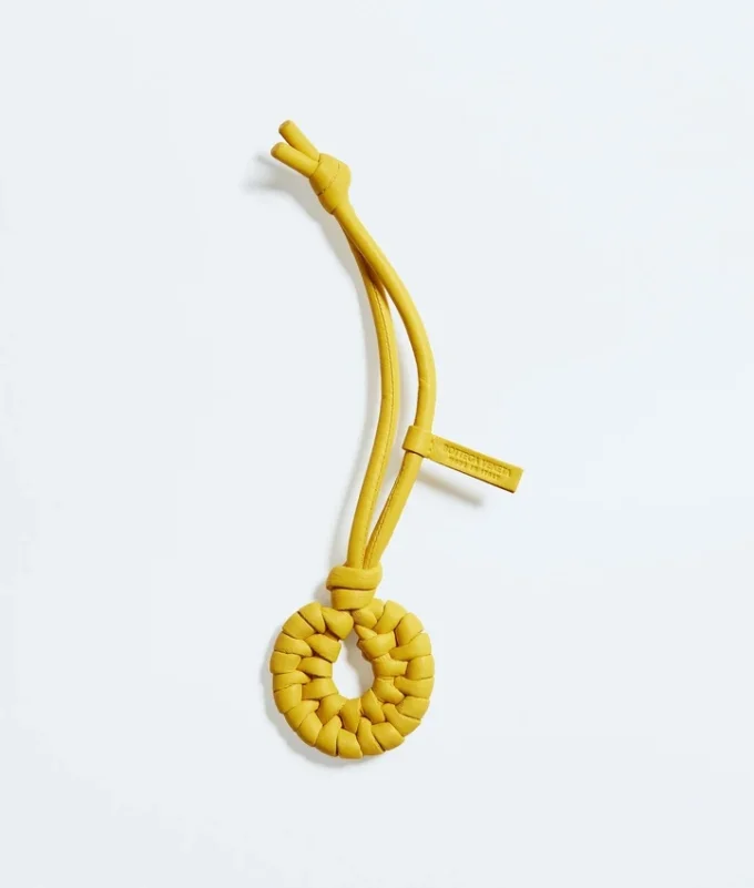 Pendentif nœud en forme de coquillage