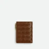 Petit portefeuille à deux volets en cuir Intrecciato Petit portefeuille à deux volets en cuir Intrecciato
