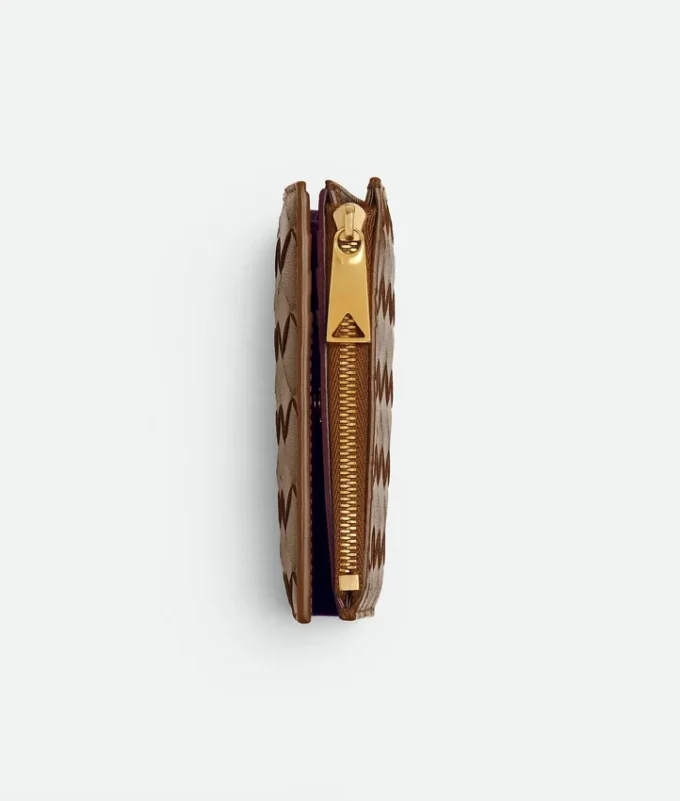 Petit portefeuille à deux volets en cuir Intrecciato Petit portefeuille à deux volets en cuir Intrecciato