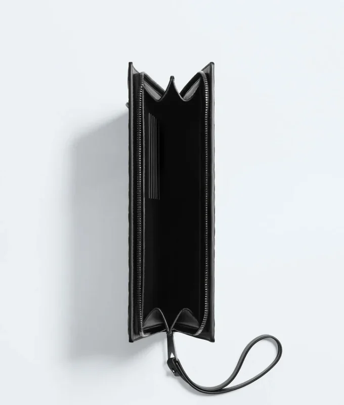Petite pochette Intrecciato avec dragonne