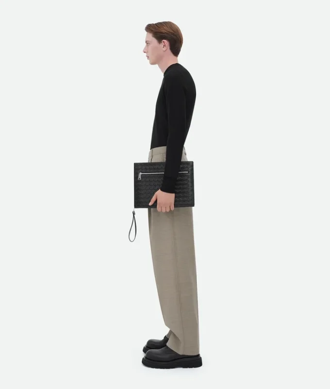 Porte-documents en cuir Intrecciato avec dragonne
