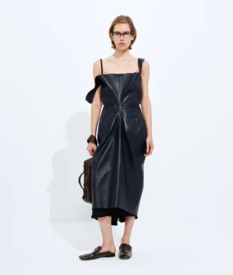 Robe en cuir semi-brillant