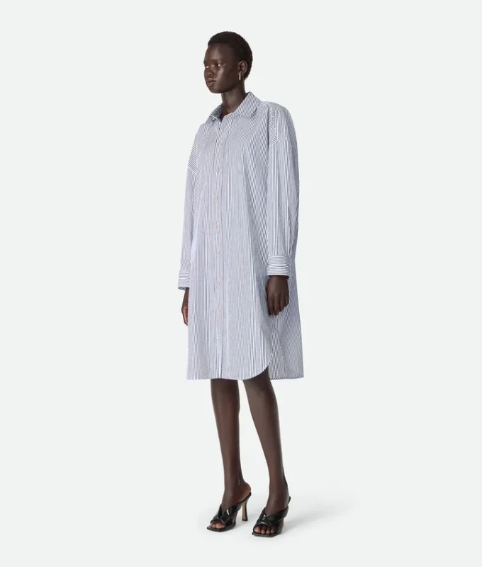 Robe en popeline de coton à fines rayures
