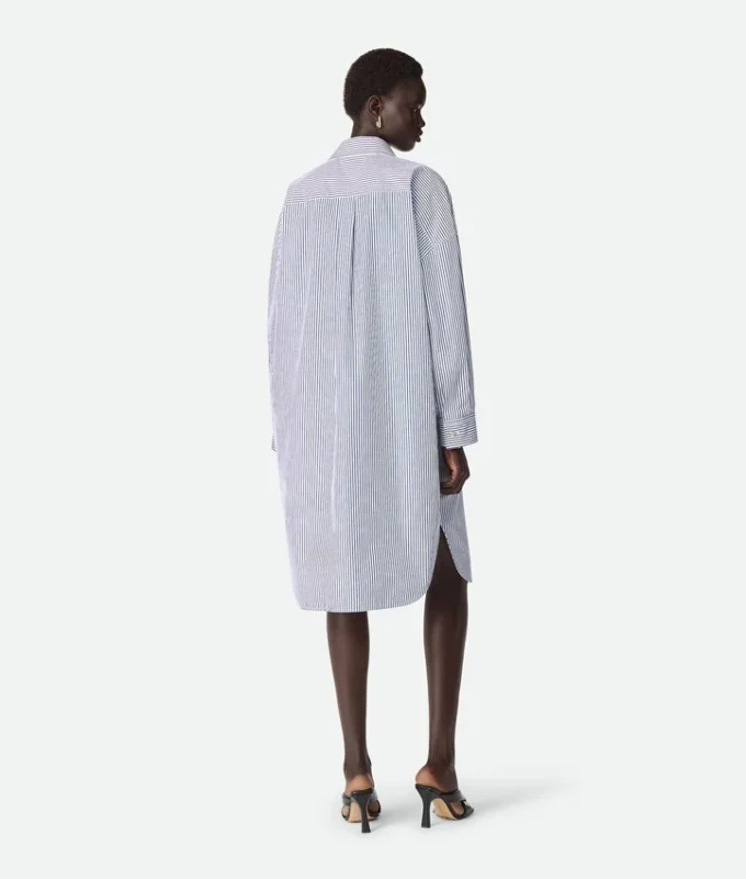 Robe en popeline de coton à fines rayures