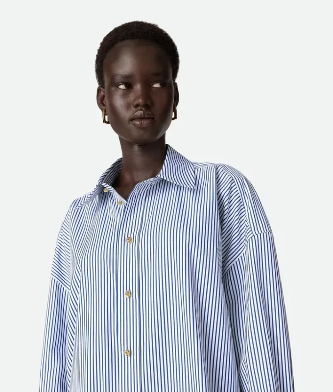 Robe en popeline de coton à fines rayures